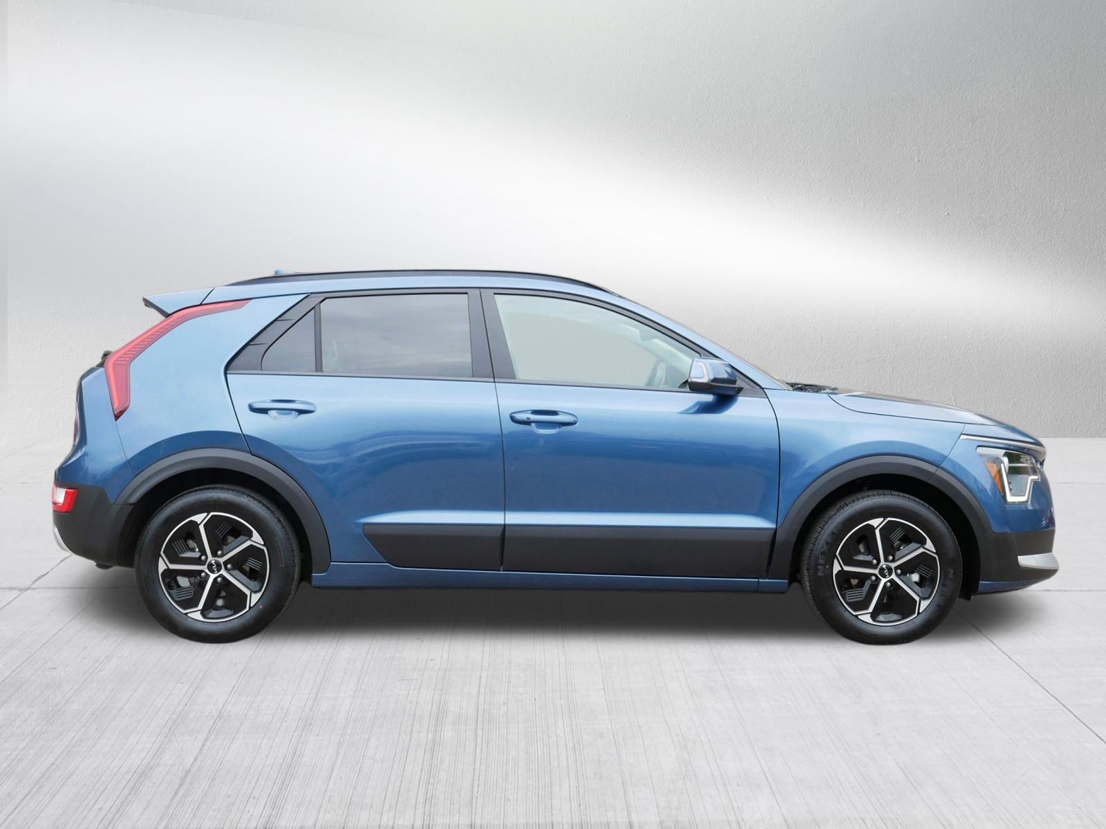 Used 2025 Kia Niro EX FWD image 8