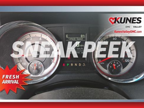 Used 2017 Dodge Grand Caravan SXT w/ Driver Convenience Group FWD image 3