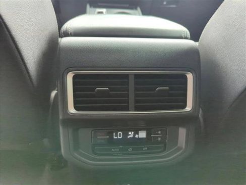 Used 2024 Volkswagen Atlas SE FWD image 20