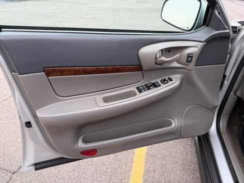 Used 2002 Chevrolet Impala w/ Preferred Equipment Group image 10