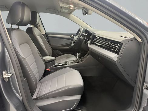 Used 2025 Volkswagen Jetta SE FWD image 12