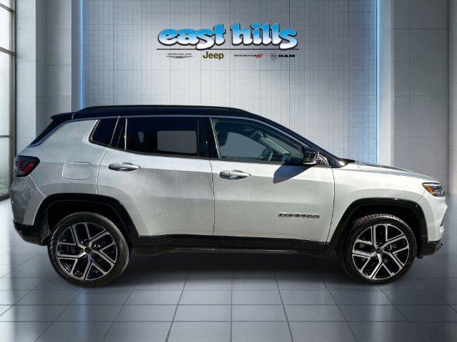 Certified 2025 Jeep Compass Limited w/ Elite Group AWD/4WD image 2