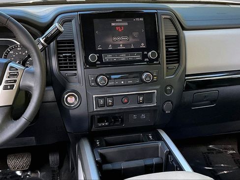 Used 2024 Nissan Titan SV w/ SV Convenience Package RWD image 6