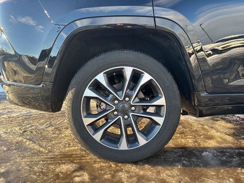 Used 2023 Jeep Grand Cherokee Overland w/ Luxury Tech Group IV image 33