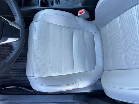 Used 2019 Honda CR-V Touring image 12