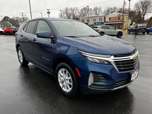 Used 2023 Chevrolet Equinox LT image 3