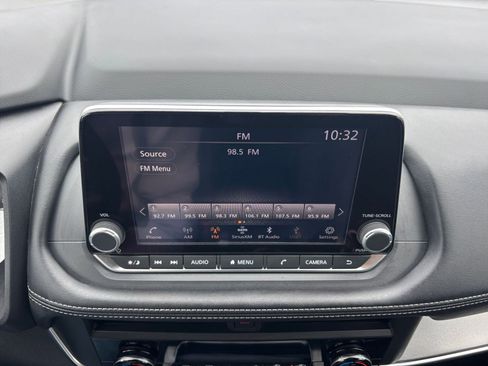 Used 2025 Nissan Rogue SV image 20