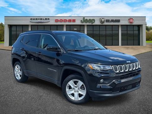 Certified 2022 Jeep Compass Latitude AWD/4WD image 2