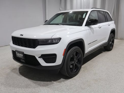 Used 2023 Jeep Grand Cherokee Altitude AWD/4WD image 6