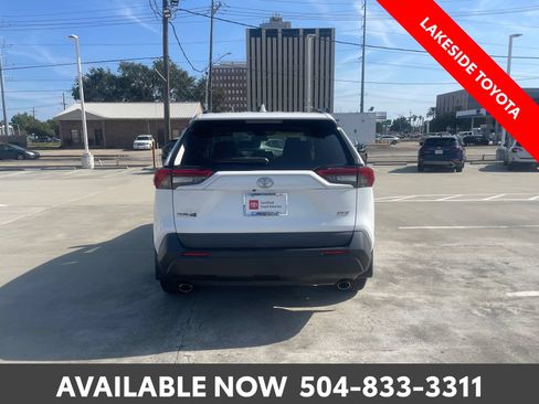 Used 2020 Toyota RAV4 XLE w/ Convenience Package FWD image 4