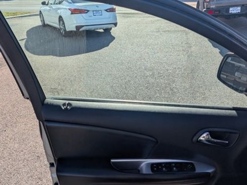 Used 2015 Dodge Journey SE image 28