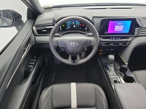 Used 2025 Toyota Camry SE w/ Convenience Package FWD image 17