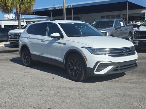 Used 2024 Volkswagen Tiguan SE image 2