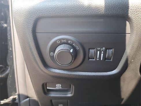 New 2025 Jeep Grand Cherokee Altitude image 25