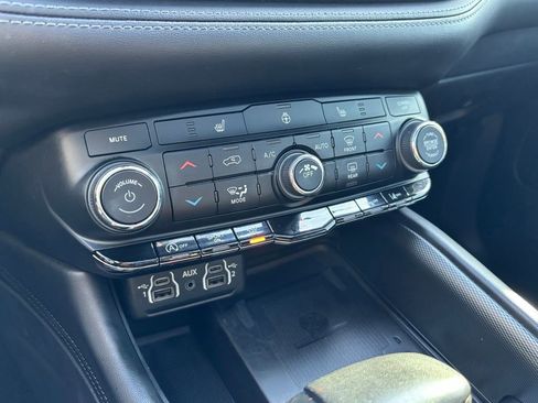 Used 2022 Dodge Durango GT image 25