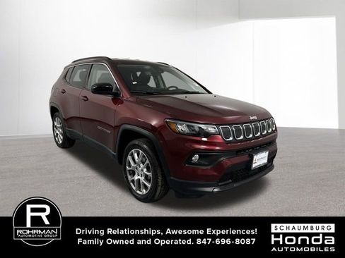 Used 2022 Jeep Compass Latitude image 3