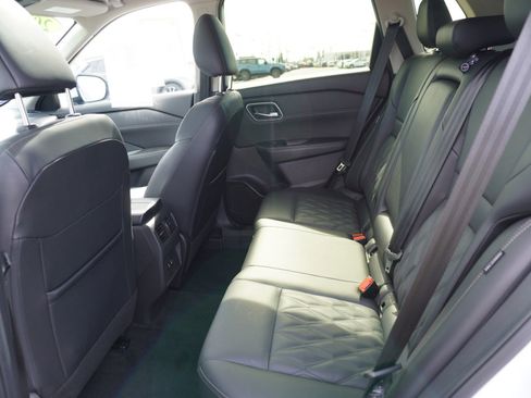 Used 2024 Nissan Rogue Platinum image 13