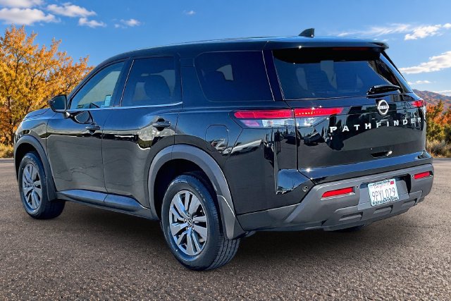 Used 2024 Nissan Pathfinder S w/ Cargo Package FWD image 4