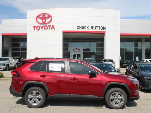 Used 2025 Toyota RAV4 LE AWD/4WD image 1