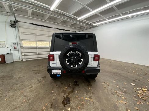 Used 2024 Jeep Wrangler Rubicon image 5