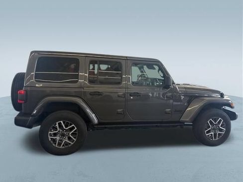 Used 2025 Jeep Wrangler Unlimited Sahara AWD/4WD image 10