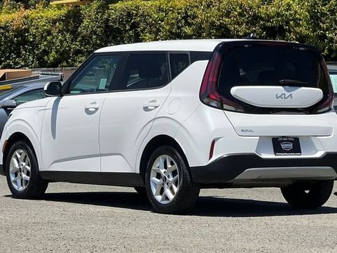 Used 2024 Kia Soul LX w/ Option Group 015 FWD image 8