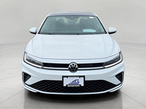 New 2025 Volkswagen Jetta SE image 2
