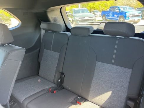 Used 2025 GMC Acadia Elevation image 33