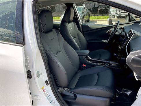 Used 2022 Toyota Prius AWD image 9