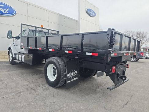 Used 2022 Ford F750 2WD Regular Cab Super Duty image 8