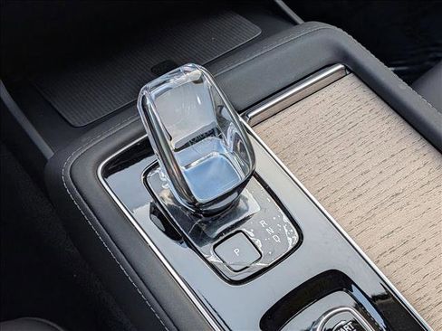 Certified 2025 Volvo XC90 T8 Plus w/ Protection Package Premier image 15