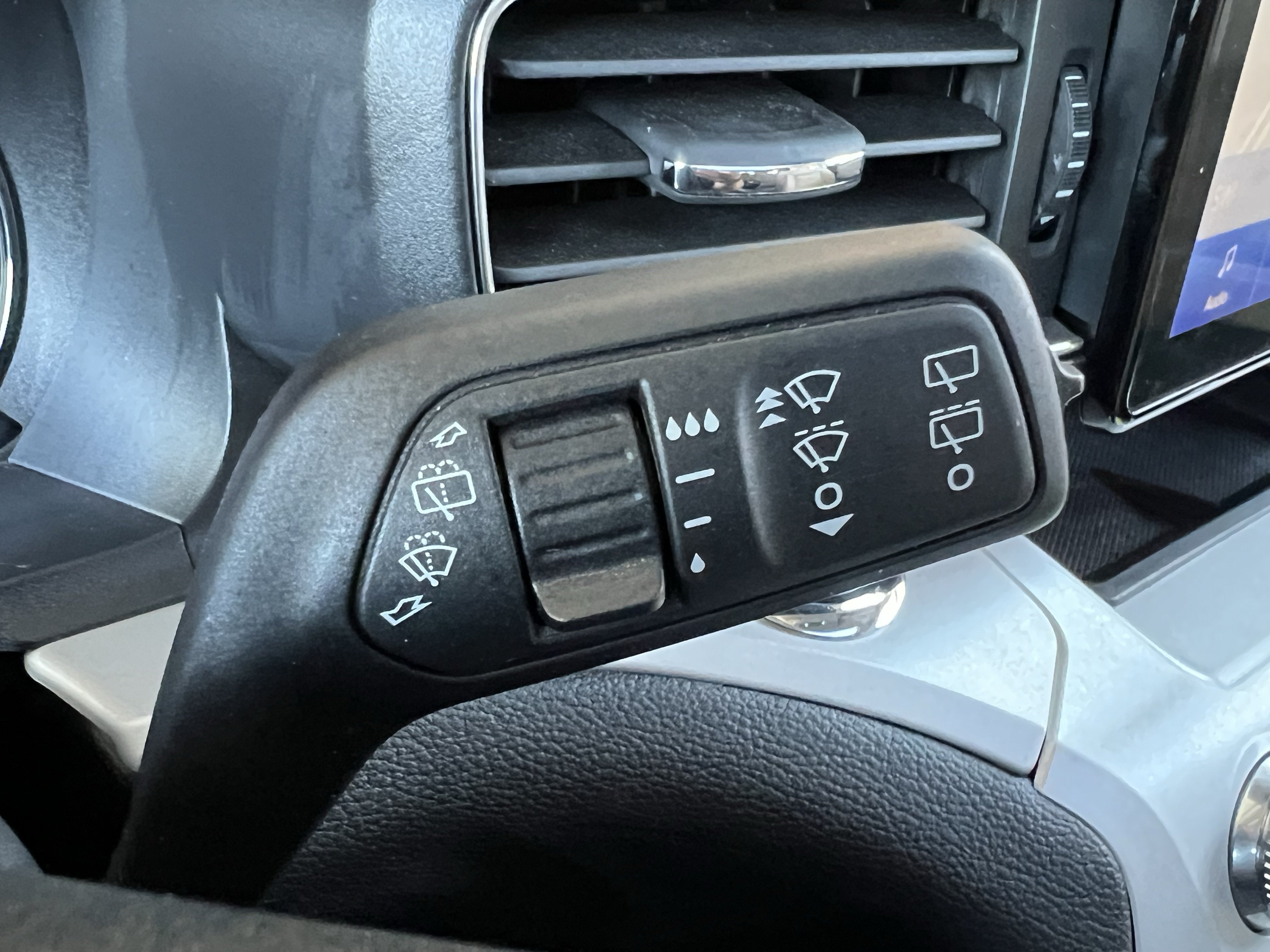 Used 2024 Ford Explorer XLT w/ Equipment Group 202A AWD/4WD image 37