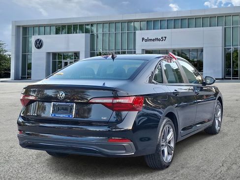 Used 2024 Volkswagen Jetta SE FWD image 6