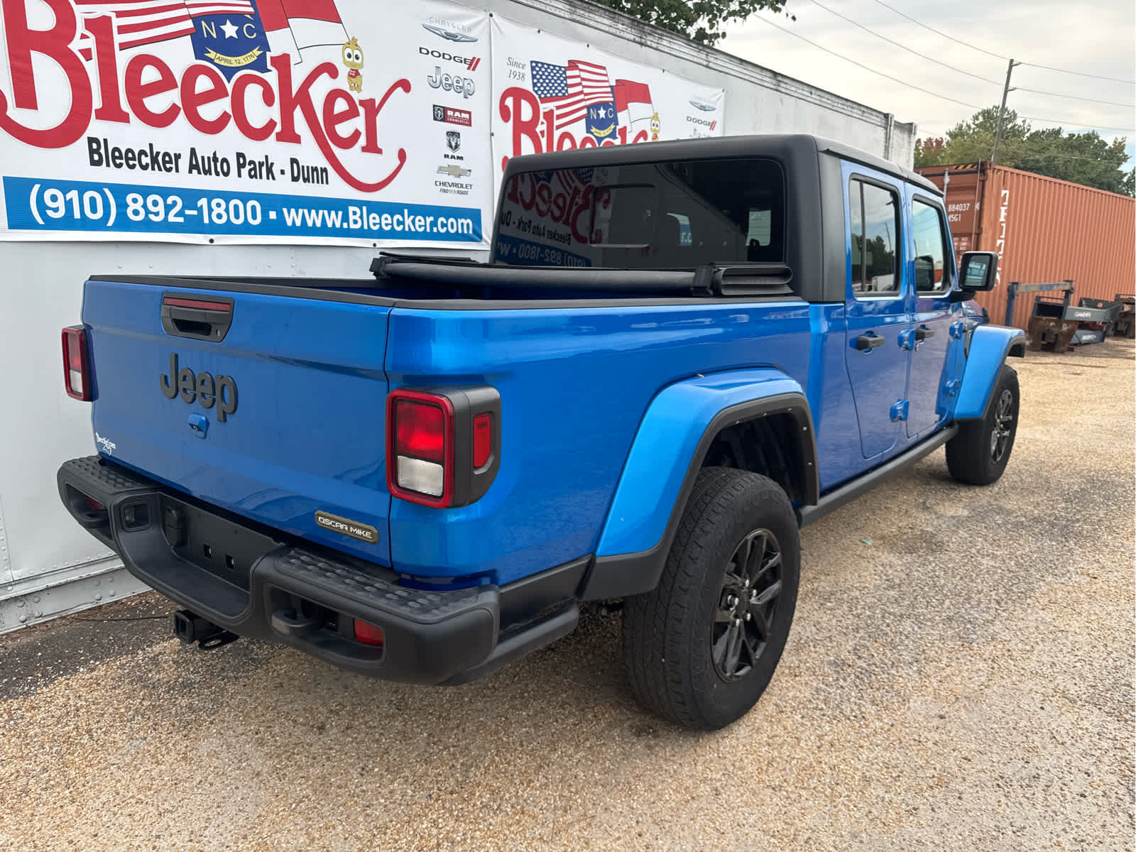 Used 2023 Jeep Gladiator Sport AWD/4WD image 3