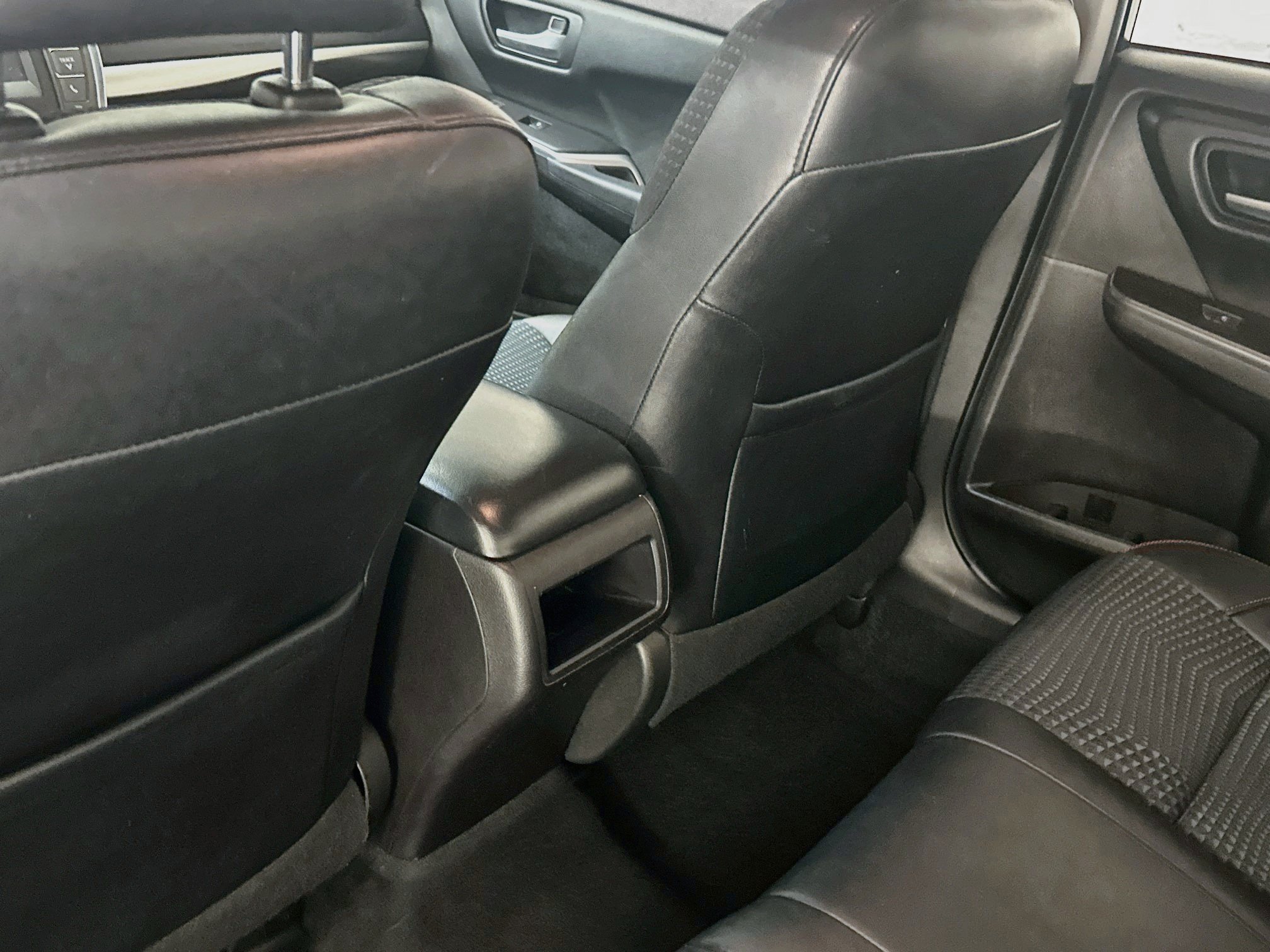 Used 2015 Toyota Camry SE FWD image 26