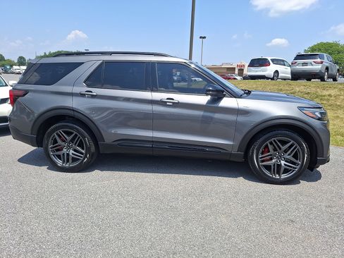Used 2025 Ford Explorer ST-Line w/ ST-Line Street Pack AWD/4WD image 7