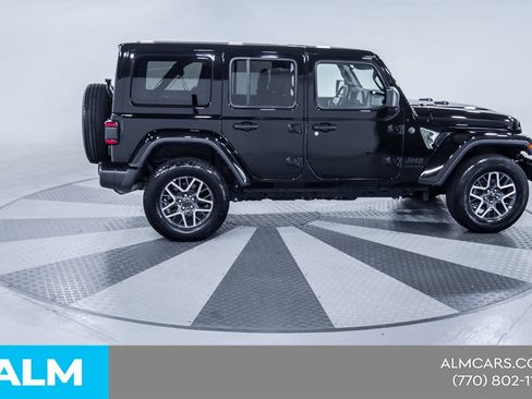 Used 2025 Jeep Wrangler Unlimited Sahara AWD/4WD image 12