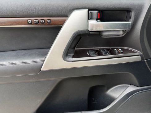 Used 2019 Toyota Land Cruiser w/ Four Season Floor Mat Package AWD/4WD image 14