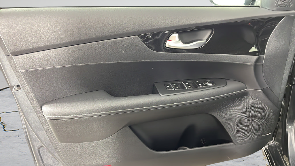 Used 2024 Kia Forte GT-Line w/ GT-Line Premium Package FWD image 13