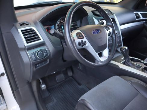 Used 2015 Ford Explorer XLT w/ Equipment Group 202B FWD image 37
