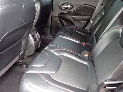 Used 2020 Jeep Cherokee Trailhawk w/ Cold Weather Group AWD/4WD image 9