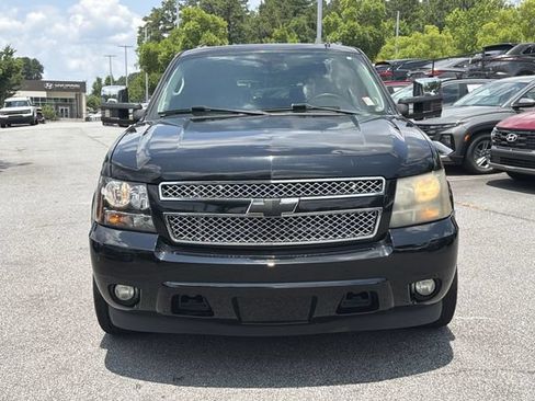 Used 2011 Chevrolet Suburban LTZ RWD image 2