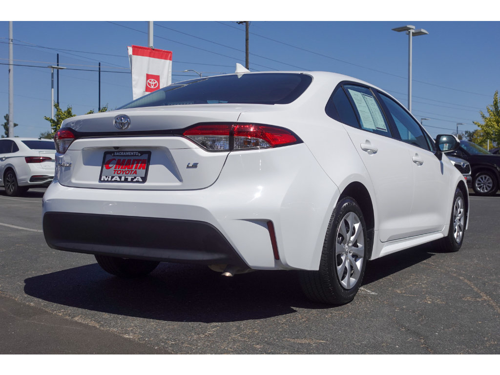 Certified 2025 Toyota Corolla LE FWD image 3