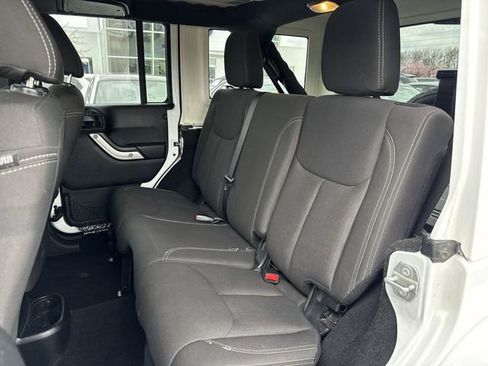 Used 2016 Jeep Wrangler Unlimited Sahara w/ Connectivity Group AWD/4WD image 22