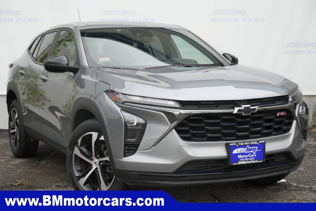 Used 2025 Chevrolet Trax RS w/ Driver Confidence Package FWD image 1