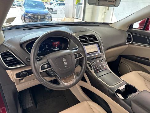 Used 2019 Lincoln Nautilus Select AWD/4WD image 16