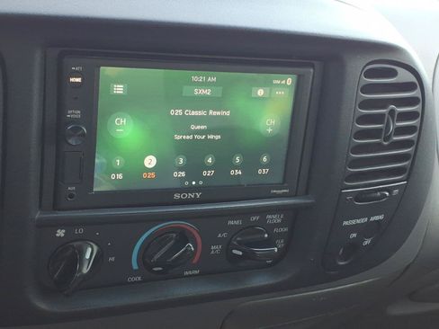 Used 2000 Ford F150 Lightning RWD image 24