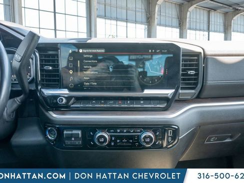 Used 2025 GMC Sierra 1500 SLT AWD/4WD image 8