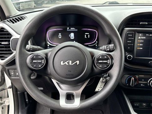 Used 2023 Kia Soul LX image 18