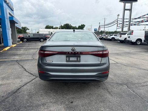 Used 2025 Volkswagen Jetta SE FWD image 5